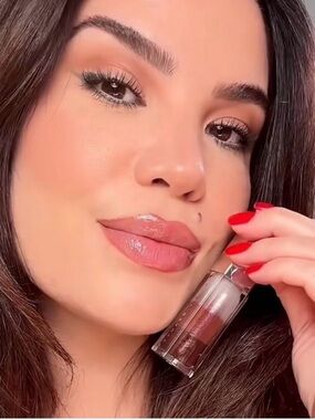 Fenty gloss bomb. Color Spiked hot chocolit. Yep, that’s how it’s spelled.